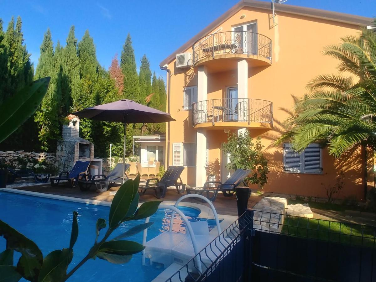 Lana Apartman Apartment Medulin Bagian luar foto